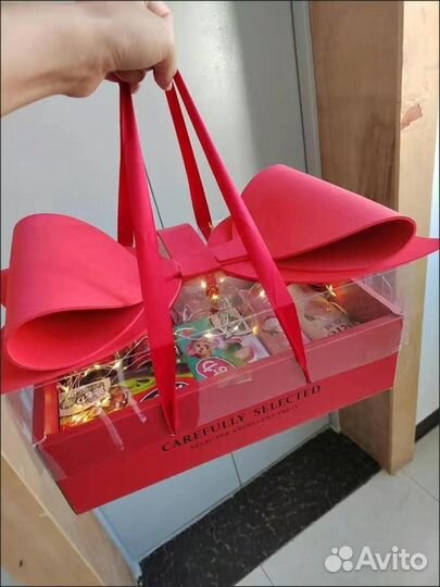 Подарочная коробка