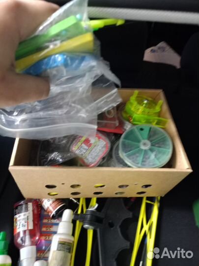 Рыболовный ящик с содержимым