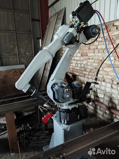 Сварочный робот с источником сварки