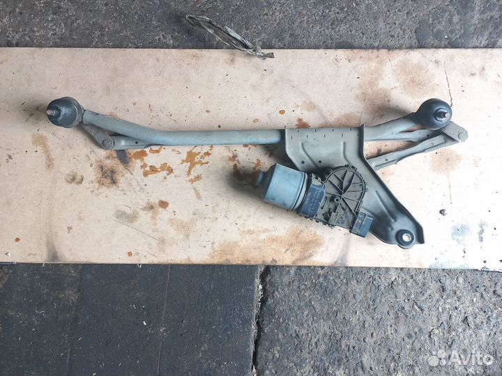 Рено Логан 1. Трапеция дворников