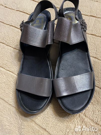 Продам босоножки 40 размер