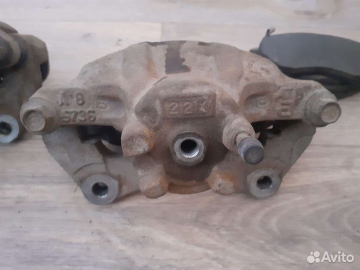 Суппорт передний на mitsubishi lancer 10