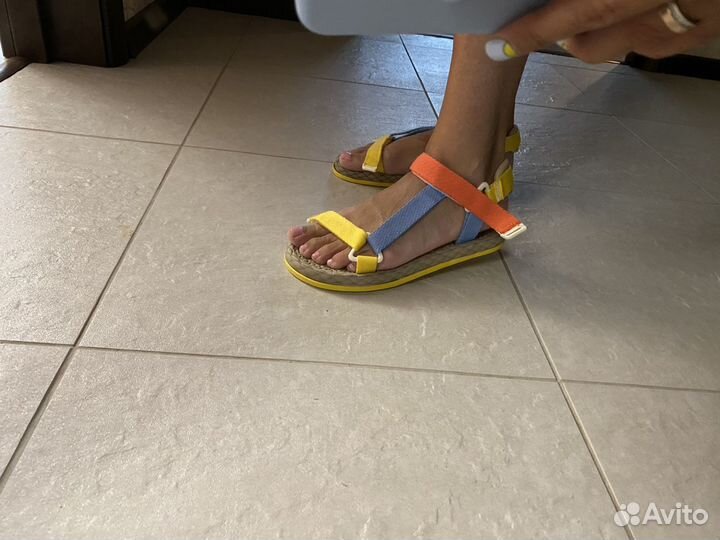 Босоножки 37