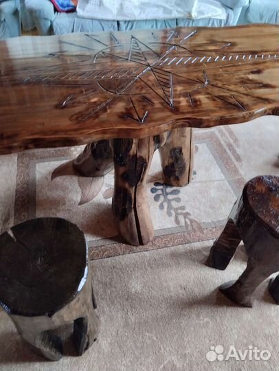 Стол обеденный