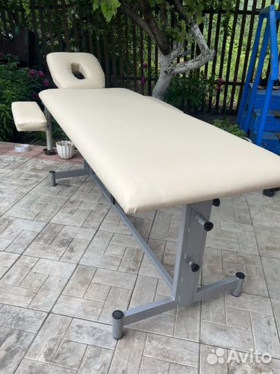 Массажный стол (цвет обивки бежевый)