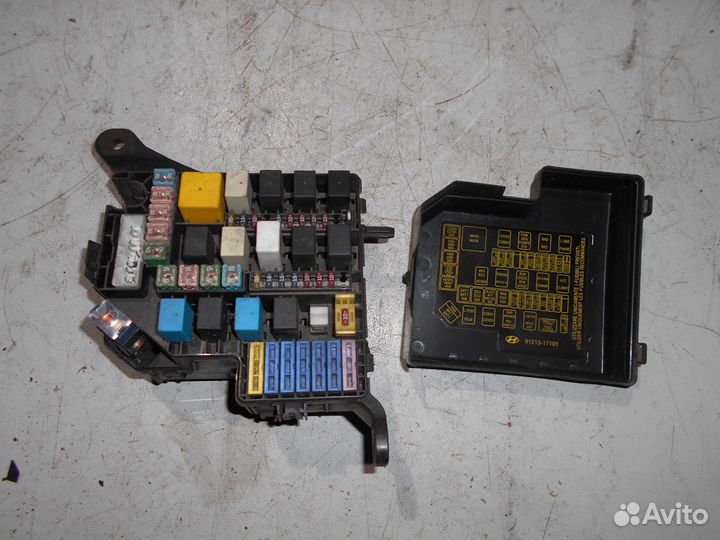 Блок предохранителей моторный Hyundai Matrix