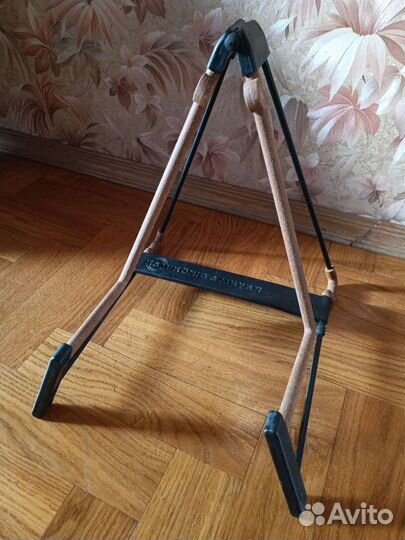 Стойка для акустической гитары K&M