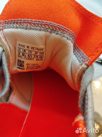 Кроссовки adidas essence