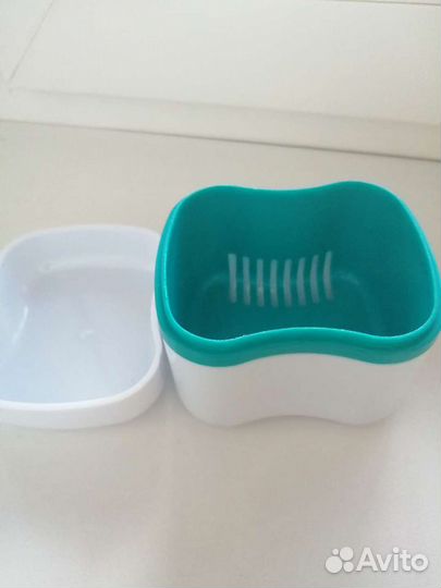 Контейнер для хранения зубных протезов