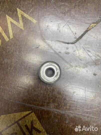 Втулка крепления интеркулера верхняя VAG 1284