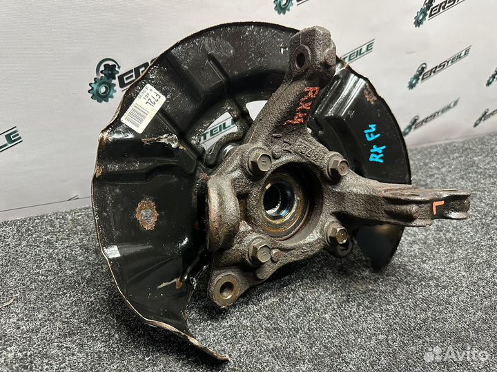 Поворотный кулак передний девый Lexus RX4