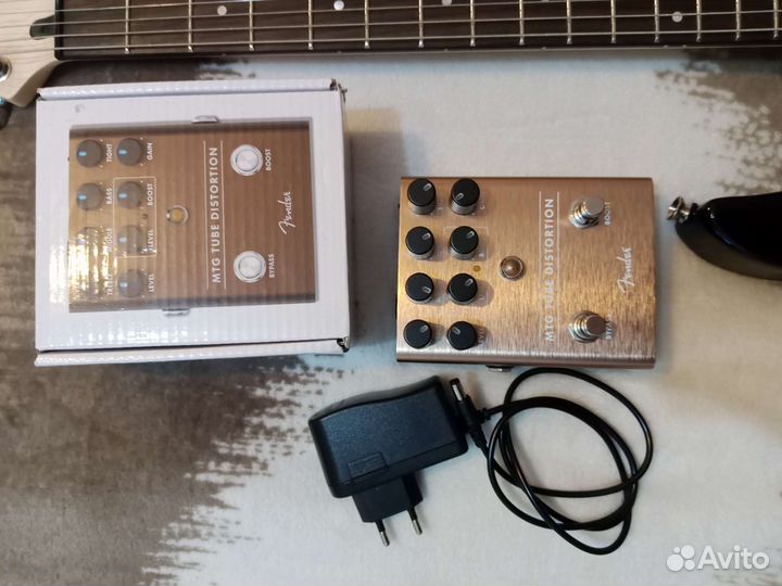 Электрогитара Yamaha Pacifica 112j, педаль Fender