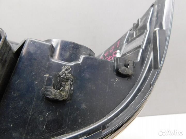 Фонарь задний наружный левый Toyota Land Cruiser