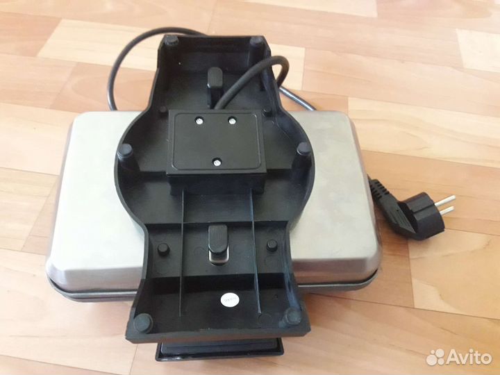 Электрическая вафельница бу