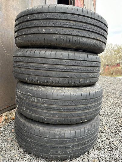 Goodyear EfficientGrip Performance 2 215/60 R17 96H