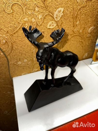 Статуэтка лось