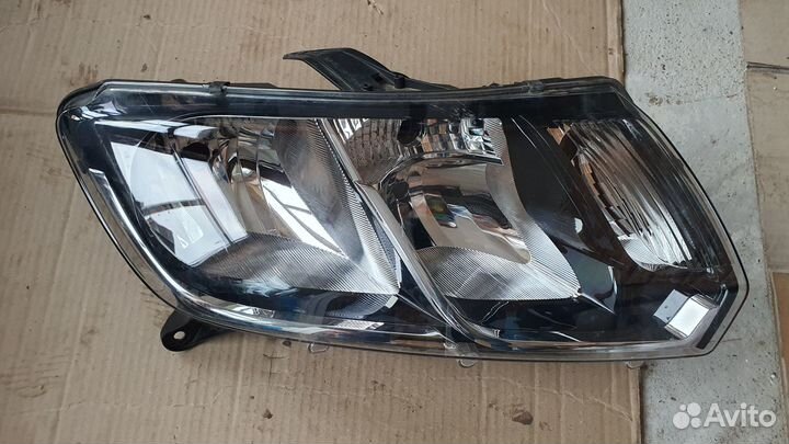 Фара галоген правая 260105559R Renault