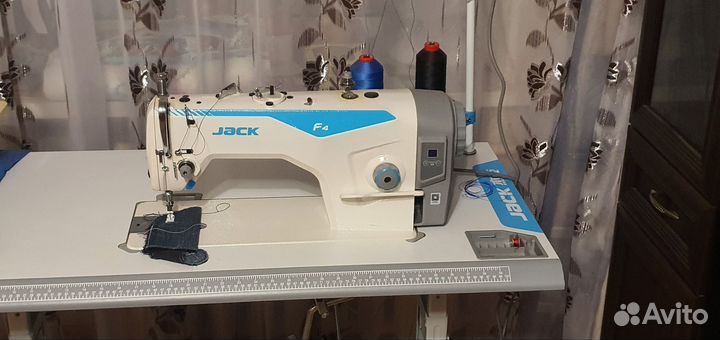 Прямострочная швейная машина jack