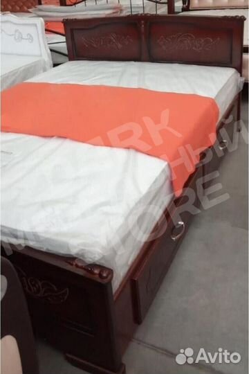 Кровать массив