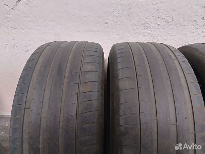 Michelin Pilot Sport 4 225/45 R18 и 255/40 R18 99Y