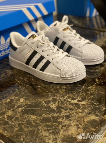 Adidas superstar