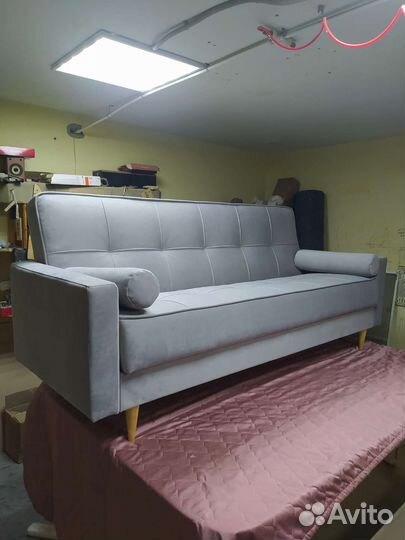 Диван в скандинавском стиле