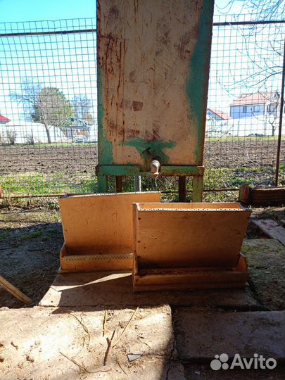 Кормушки для кроликов бункерные