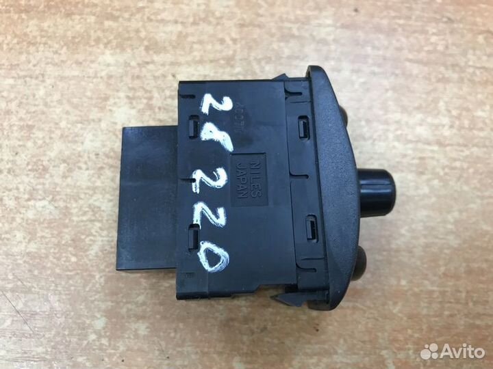 Блок управления зеркалами Nissan Bluebird U13 с199