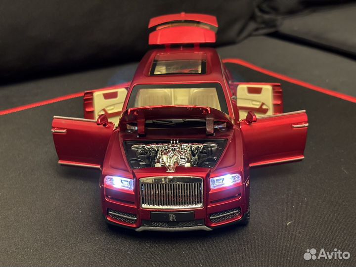 Модель автомобиля Роллс Ройс Кален 1:24