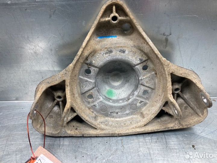 Кронштейн амортизатора Volkswagen Passat B5 2000-2