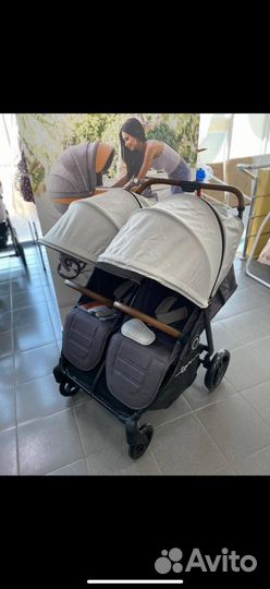 Коляска для погодок двойни