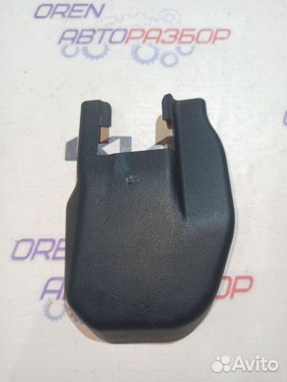 Заглушка полозьев сиденья передняя правая Toyota