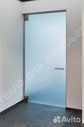 Стеклянная дверь