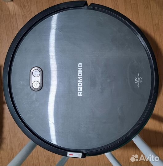 Робот пылесос моющий Redmond