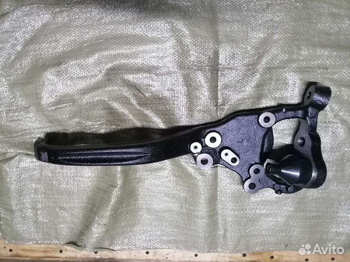 Кулак поворотный левый Dodge Charger LD RWD