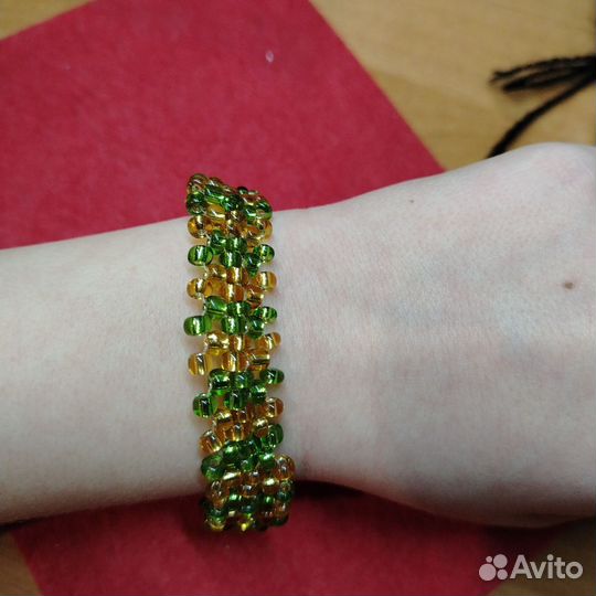 Браслет из бисера