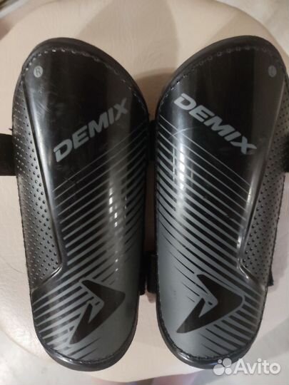 Футбольные щитки