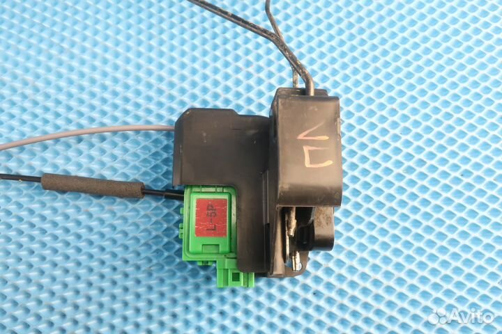 Замок двери передний левый Hyundai Solaris 1