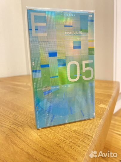Escentric molecules 05