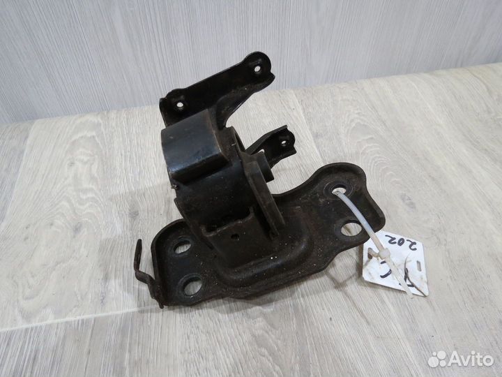 Опора кпп Toyota Corolla 150