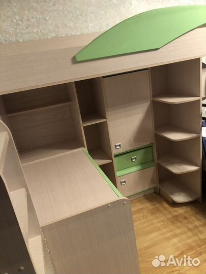 Детская кровать чердак со столом