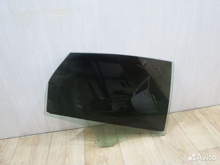 Стекло заднее правое Ford Focus 3