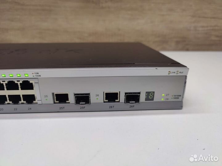 Коммутатор D-link DES-3528
