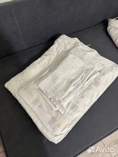 Детское одеяло и подушка в кроватку