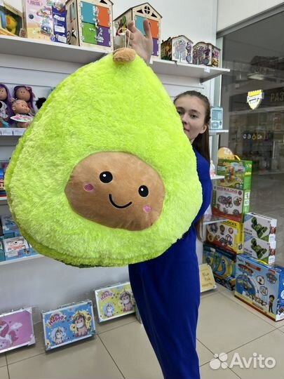 Огромный мягкий авокадо