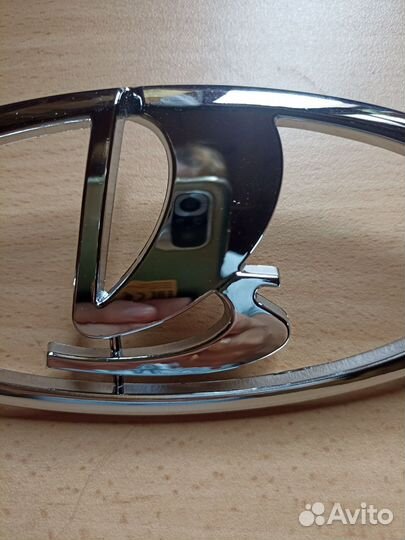 Эмблема ваз на Лада Ларгус