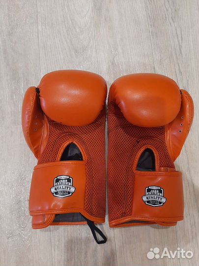 Боксерские перчатки