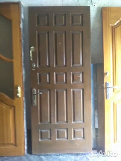 Двери деревянные б/у