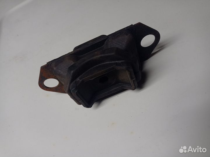 Подушка двигателя рено Сандеро
