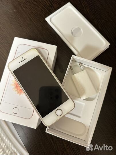 iPhone SE, 32 ГБ